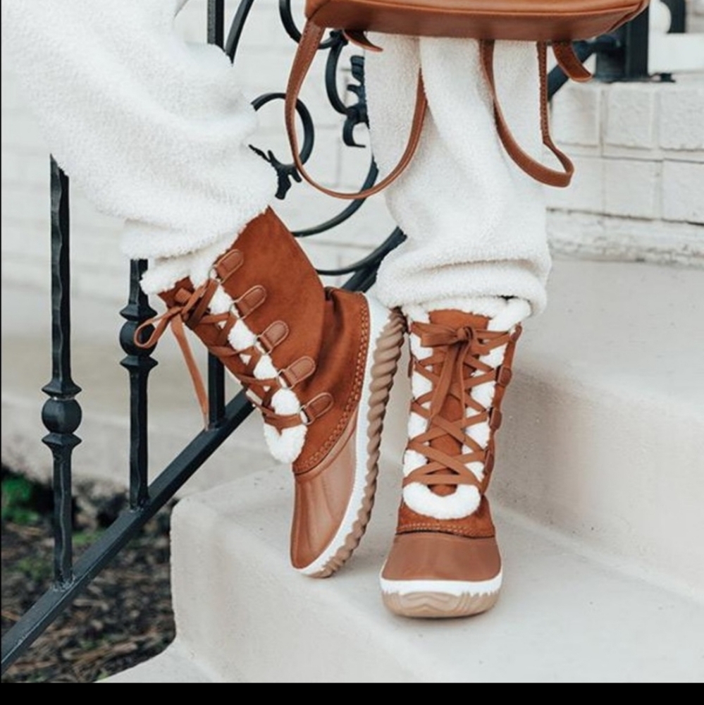 Clearance Women's chestnut sherpa Duck BOOTS - Picture 3 of 5